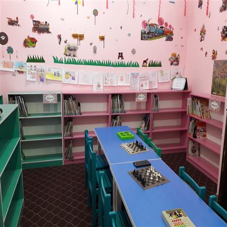 بخش کودک :بخش کودک کتابخانه نبی اکرم(ص) شامل کتابهای کودکان با گروههای سنی مختلف است که هر گروه سنی با رنگ مخصوص خود جدا شده است. در بخش کودک قسمتی جداگانه برای مطالعه کودکان عزیز اختصاص داده شده است. همچنین در بخش کودک برنامه هایی همچون قصه گویی - جمع خوانی و معرفی کتاب انجام می شود.